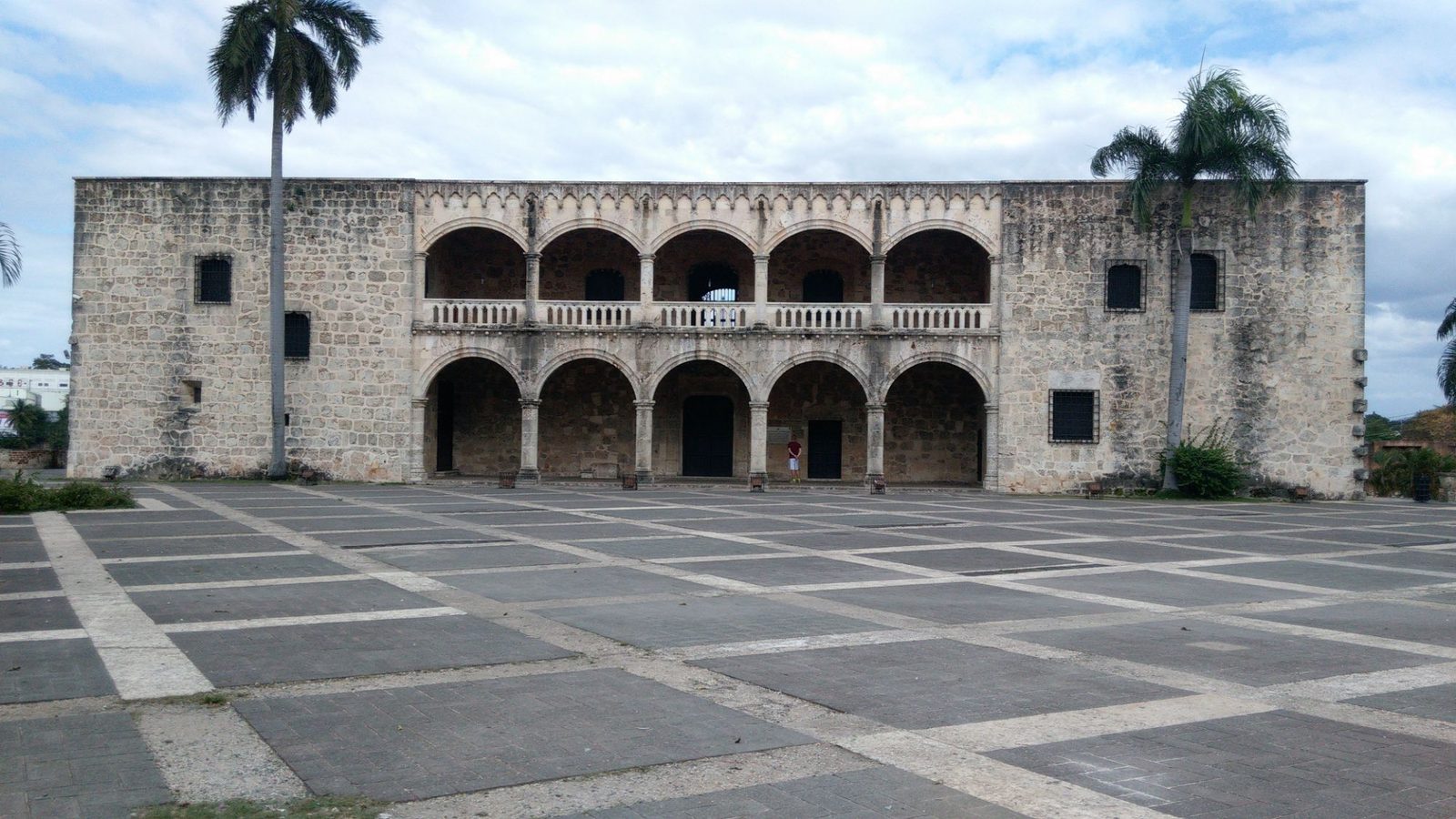 Fachada del Alcázar de Colón en la Zona Colonial de Santo Domingo.